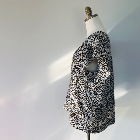 Pullover Medium SANCTUARY Leopard Animal Print Blouse Short Sleeves V Neck - Picture 6 of 9